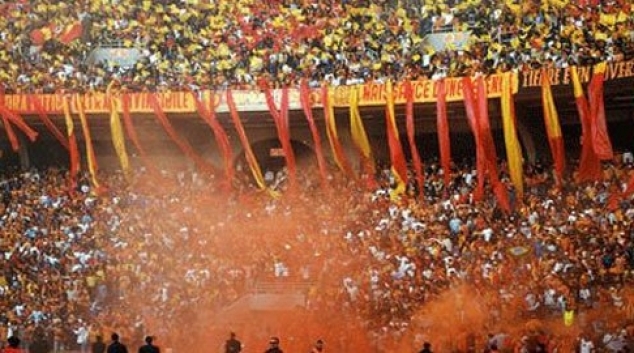 الأخبـــار : الاعلان رسميا عن عودة الجماهير الى الملاعب و القاعات الرياضية بداية من الاسبوع الجاري
