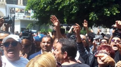 تونس : المحامون يحتجون أمام قصر العدالة