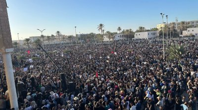 بالصور : إضراب عام ومسيرة حاشدة في قابس ضد التلوث