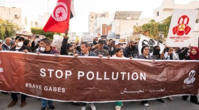 قابس: مئات المحتجّين يجدّدون المطالبة بتفكيك الوحدات الملوِّثة (فيديو)