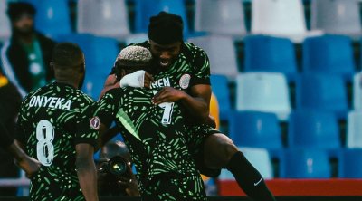 نيجيريا تُقصي الجزائر بثنائية وتحجز مقعدها في نصف نهائي الكان