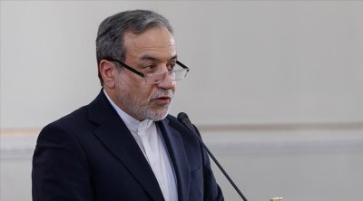 عراقجي: مضيق هرمز ليس مغلقا ولن نرضخ للتهديدات