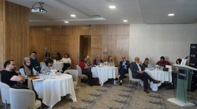 جسور الإعلام: صحفيون وباحثون تونسيون يجتمعون لتحويل البحث الاقتصادي إلى معلومة مفيدة 