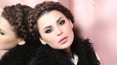 بالصور : مكياج ناعم للتضامن مع مرضى سرطان الثدي