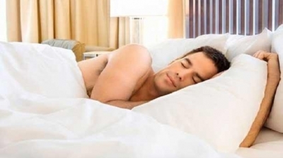 النوم بدون ملابس يعزز الخصوبة لدى الرجال