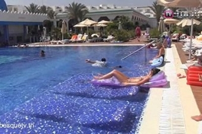 سباحة..استجمام وأنشطة رياضية في مسبح فندق ''RIU Club Marco polo'' بالحمامات