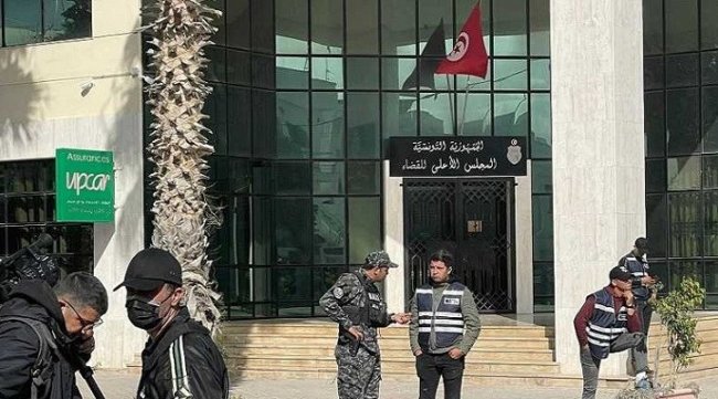 أرابسك/تونس : غلق مقر المجلس الأعلى للقضاء ومنع الموظفين من الدخول