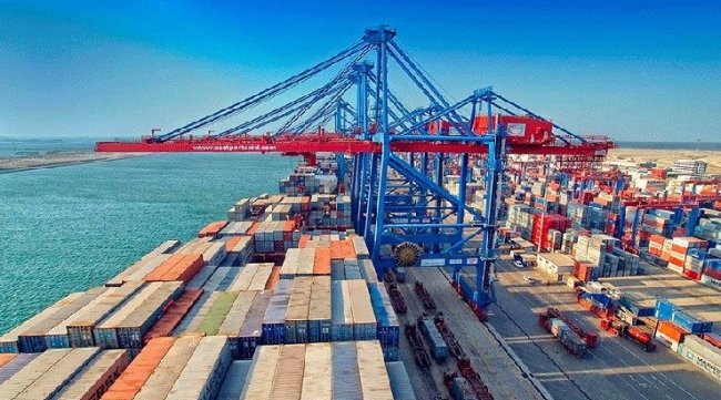 إتلاف 6 حاويات تحتوي على منتوجات إستهلاكية متعفنة في ميناء رادس