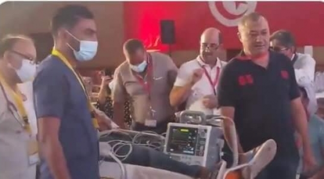 خروج نقابي من غرفة الانعاش للحضور في فعاليات المجلس الوطني لاتحاد الشغل خروج نقابي من غرفة الانعاش للحضور في فعاليات المجلس الوطني لاتحاد الشغل