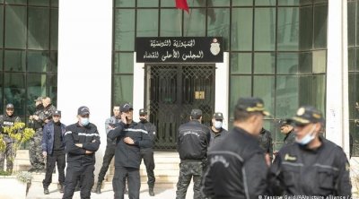 موظفو المجلس الأعلى للقضاء يستأنفون عملهم 
