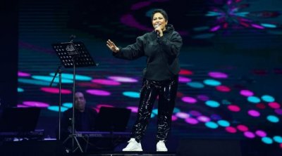 شيرين تبكي بحرقة أمام الجمهور في الكويت وتثير قلق جمورها