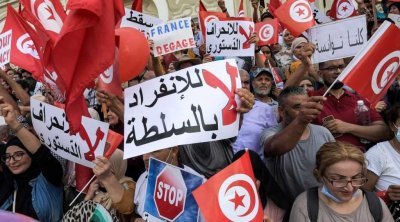 تونس : استمرار تأزّم المشهد السياسي ينذر بالفوضى والغليان الشعبي