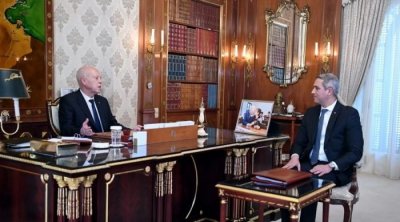 Kaïs Saïed s'entretient avec le ministre du Tourisme
