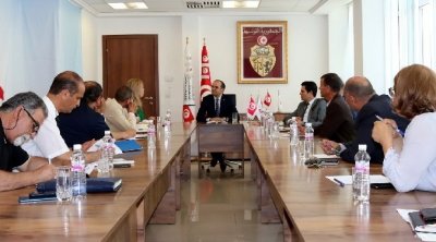 إتفاق بين هيئة الانتخابات والتلفزة التونسية والإذاعة الوطنية على إنجاح الحملة التحسيسية للاستفتاء