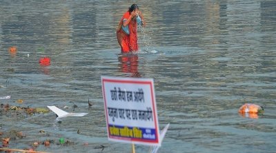 عاشقة تسبح من بنغلاديش إلى الهند للزواج من حبيبها