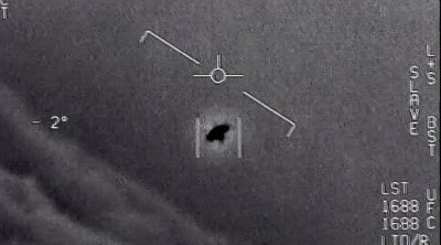 طاقم بحري أمريكي يزعم أن أسطوله تعرض لمطاردات من عشرات الأطباق الطائرة