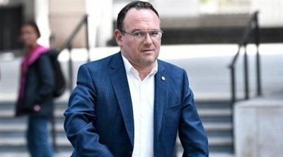 الادعاء الفرنسي يحقق مع وزير بعد اتهامات بالاغتصاب 