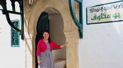 القائمة بالأعمال الأمريكية تزور زاوية سيدي بومخلوف بالكاف (صور)