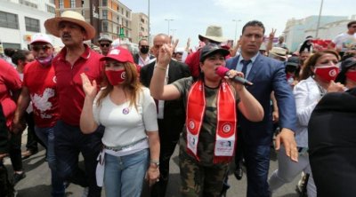 الدستوري الحرّ يحتج أمام ولاية تونس ومفوضية حقوق الإنسان