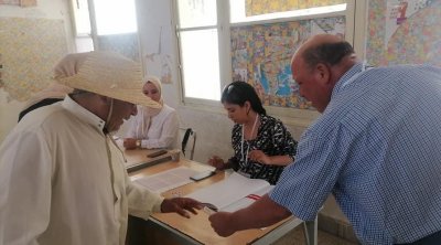 القصرين: إعتداء بالعنف على رئيس مركز إقتراع و نائبه 