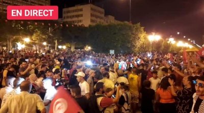 أنصار قيس سعيد يحتفلون في شارع الحبيب بورقيبة