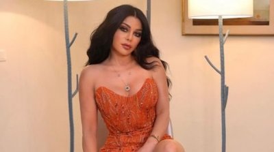 Hammamet : Haïfa Wehbe très remarquée en robe bustier orange  