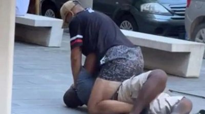 إيطالي يقتل بائعًا نيجيريًا وسط شارع مزدحم ثم يعتذر