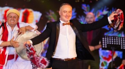 مهرجان صفاقس يحتفل بعيد المرأة بعرض "24 عطر" لمحمد علي كمون (صور)