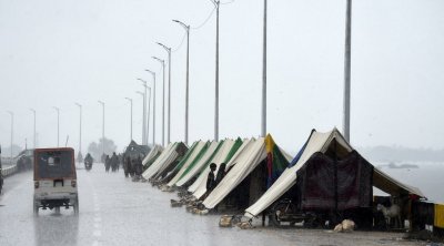 حصيلة الفيضانات في باكستان ترتفع إلى 1061 قتيلاً وتدمر مليون منزل