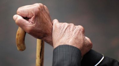 فيديو تعرض مسن لسوء معاملة بدار خاصة لرعاية المسنين : وزارة الأسرة توضح