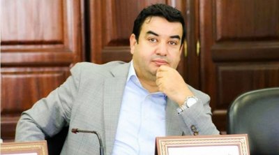 العياشي زمال يلجأ إلى القضاء الإداري والجزائي إثر منعه من السفر