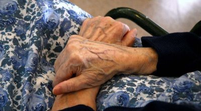 القصرين : يحيل والدته على الإنعاش بعد طعنها بالسكين 
