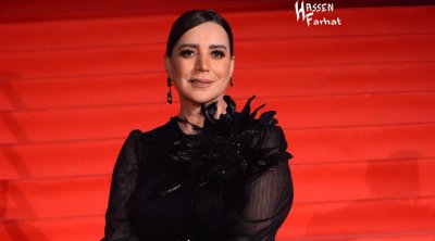 الممثلة السورية شكران مرتجى تتألق بالأسود في مهرجان قرطاج السينمائي (صور)