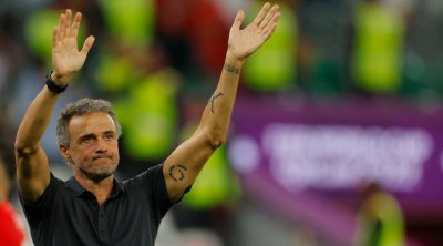إقالة لويس إنريكي من تدريب منتخب إسبانيا