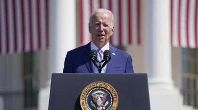 Joe Biden signe une loi protégeant le mariage homosexuel