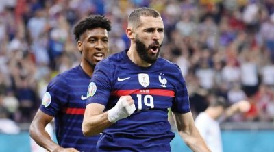 كريم بنزيما يعلن إعتزاله اللعب دولياً