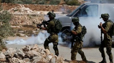 إصابة فلسطيني برصاص الاحتلال واعتقال 4 آخرين في الضفة الغربية