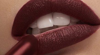 3 rouges à lèvres à l’acide hyaluronique pour des lèvres colorées et hydratées 