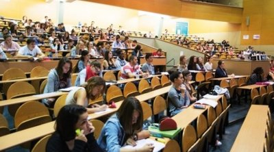 مليون ومائة ألف دينار قيمة المنح والقروض المخصصة للطلبة التونسيين بالخارج