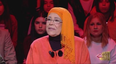 عزيزة بولبيار: عمليات التجميل حرام (فيديو) 