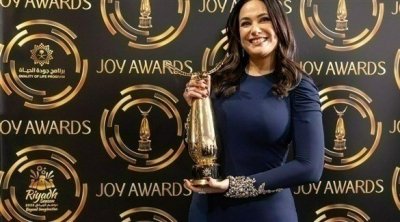بالصور : هند صبري تفوز بجائزة أفضل فنانة في السينما بJoy Awards