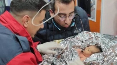 تركيا.. إنقاذ رضيع عمره 10 أيام وأمه بعد 90 ساعة من الزلزال