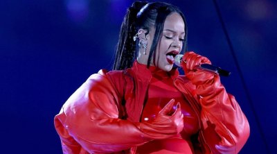 Enceinte, Rihanna annonce sa seconde grossesse sur la scène du Super Bowl