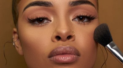 Les conseils de Cristina Cordula pour choisir la couleur de blush idéale pour sa carnation