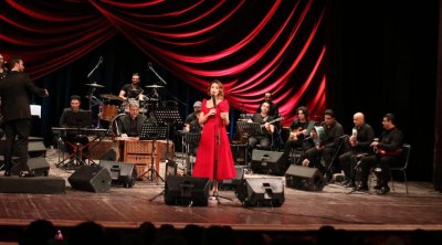 إفتتاح مهرجان المدينة بتونس : ألفة بن رمضان تطرب جمهورها في حضور ركحي متوهّج