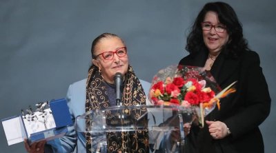 وزيرة الشؤون الثقافية تكرم ثلة من المسرحيين في اليوم العالمي للمسرح 