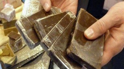 حجز أكثر من 3 كغ زطلة لدى مسافر في ميناء حلق الوادي