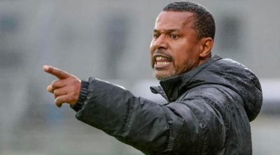 الدفاع الجديدي المغربي يقيل الأسعد جردة الشابي