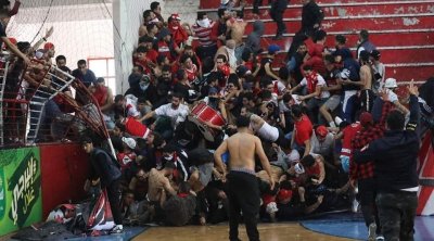 #على_وجه_الخطأ : رد جماهير الإفريقي على إعتداءات الأمنيين في قاعة القرجاني 