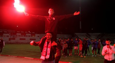 جماهير الباجي تحتفل مع اللاعبين بالوصول إلى نهائي كأس تونس (صور)
